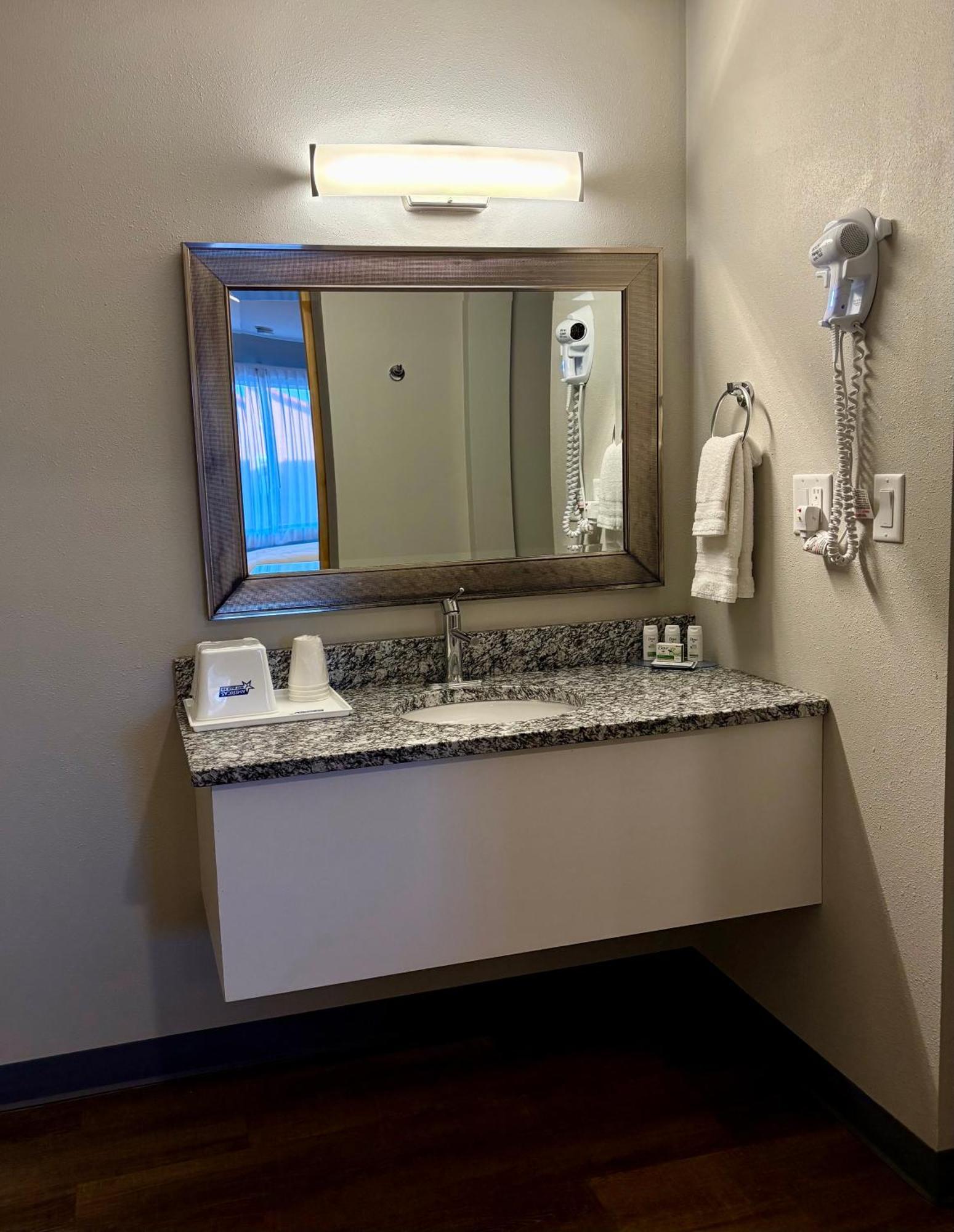 Americas Best Value Inn Wall Exterior foto